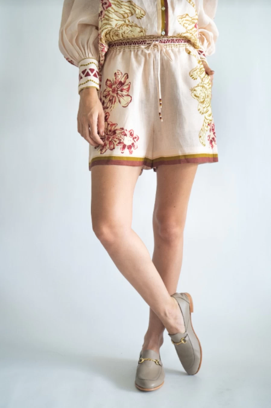 LAS SURENAS Beige Tiger Print Shorts - Women's Floral Summer Fashion Shorts