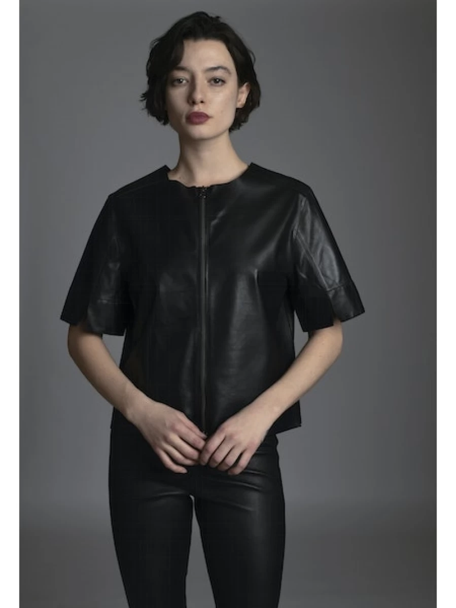 "JAKETT Black Leather T-Shirt for Men - Stylish & Comfortable Leather Tee"