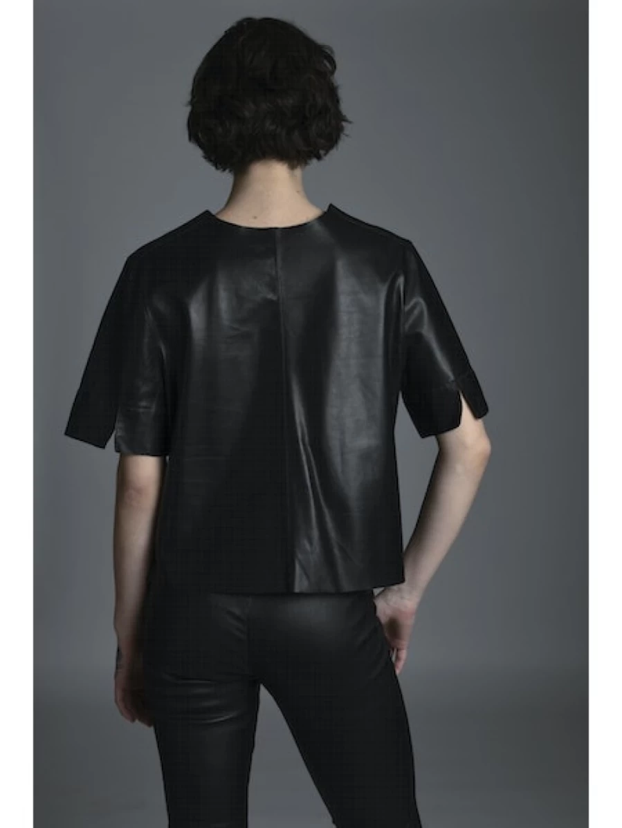 "JAKETT Black Leather T-Shirt for Men - Stylish & Comfortable Leather Tee"